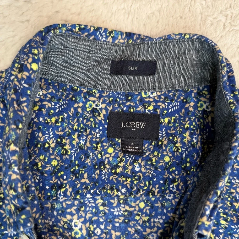 J.Crew size medium men’s short sleeve blue with florals button down